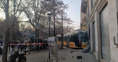 Tragedie la Milano. Un tramvai deraiat s-a izbit de o clădire: un mort și 39 de răniți