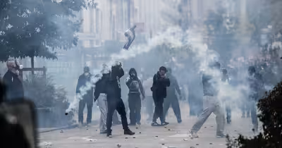 Bilanțul protestelor violente din Franța: 1.314 rețineri și zeci de polițiști răniți