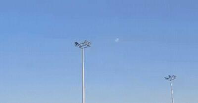 Momentul în care un avion de luptă american F-15 se prăbușește în Kuweit. Pilotul s-a catapultat