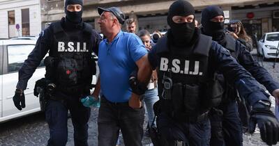 Raid în 16 județe și val de rețineri după protestul violent din Piața Victoriei