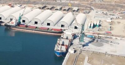 Un remorcher cu cinci oameni la bord s-a scufundat în Portul Midia. O persoană a fost scoasă la mal