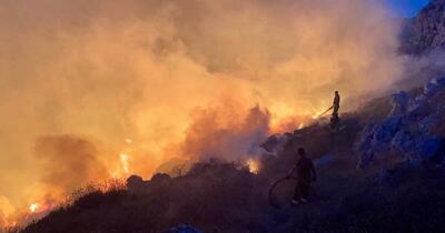Avertisment MAE pentru români: Cod portocaliu de incendii în Sardinia, risc ridicat de propagare