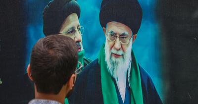Apeluri la asasinarea lui Trump și steaguri arse la funeraliile lui Ali Khamenei