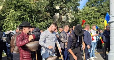 De ce ies românii în stradă: dincolo de furie, rețeaua dictează protestul