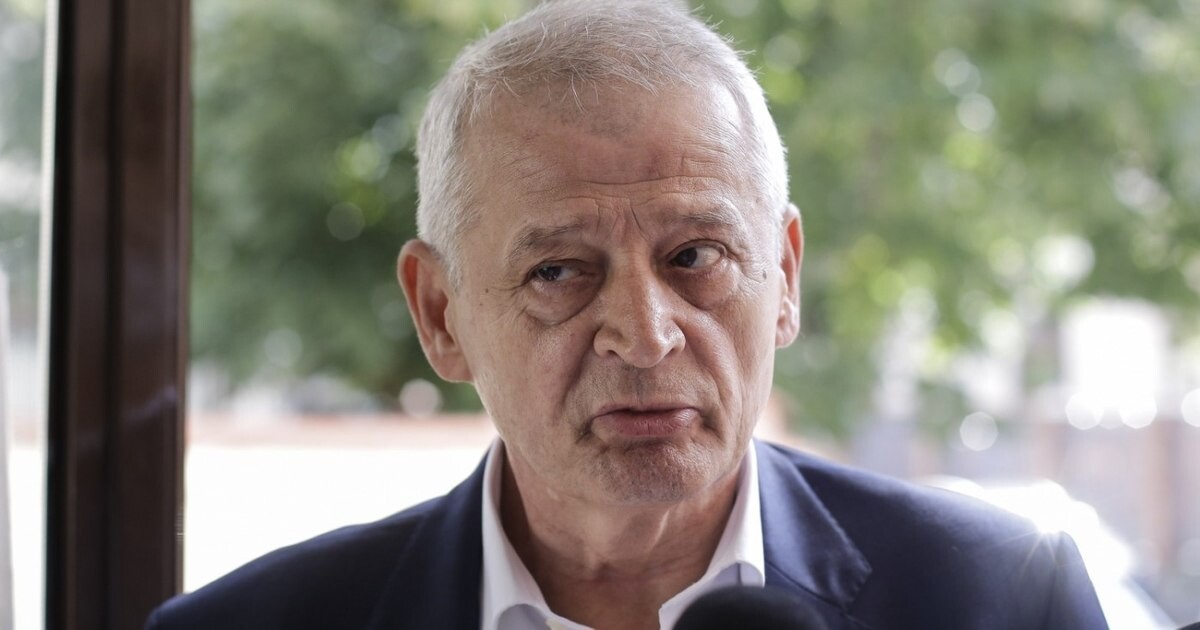 Sorin Oprescu, condamnat pentru corupție, fotografiat relaxându-se pe o insulă din Grecia