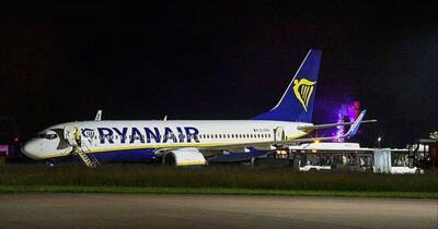 Geam spart în zbor: Un pasager al Ryanair, aproape aspirat în aer