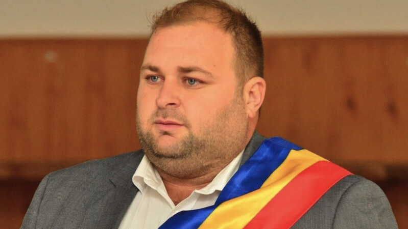 Primar PSD prins de polițisti că fura curent reținut pentru 24 de ore