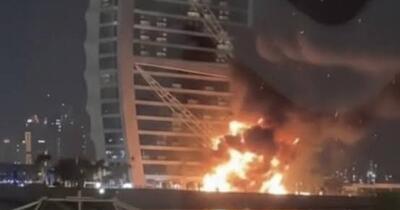 „Burj Al Arab”, singurul hotel de 7 stele din lume, a fost lovit de drone iraniene. Un atac a vizat și Aeroportul Internațional Dubai