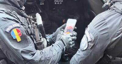 A amenințat o femeie pe Facebook și a sfidat poliția: mascații i-au spart ușa