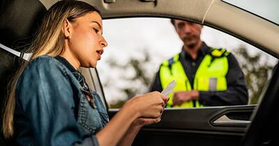 Reguli noi pentru șoferi din 27 martie: Amenzi plătite la jumătate și condiții stricte pentru reducerea suspendării permisului