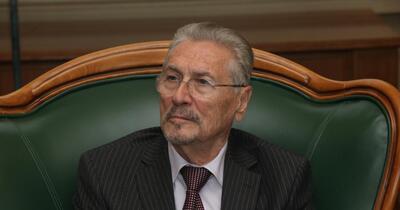 Emil Constantinescu dezvăluie că a fost la un pas să fie asasinat de un om de încredere al lui Iliescu. Cine a oprit „execuția”