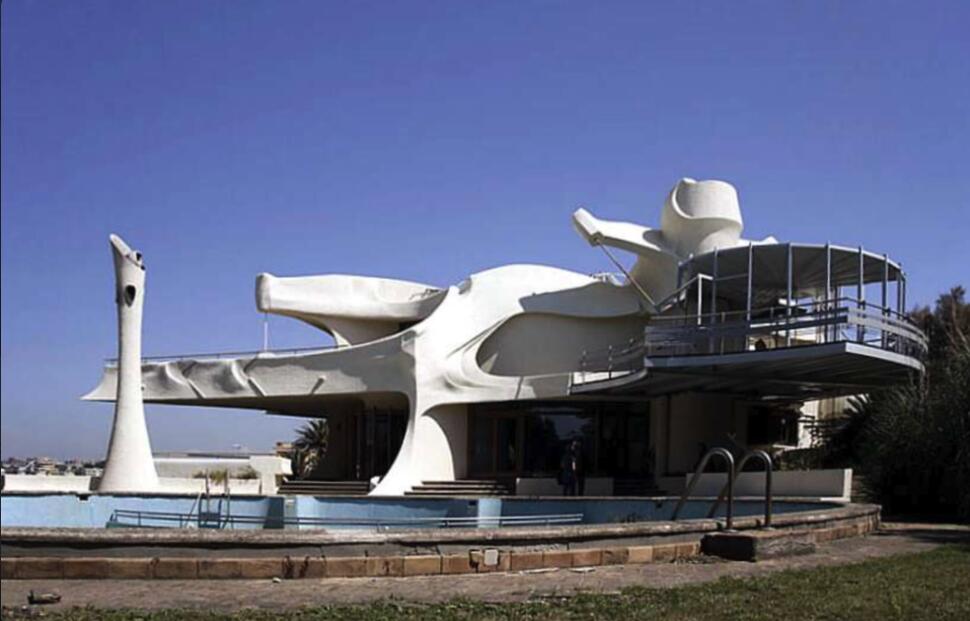  Părinții primarului Negoiță au dat 2,8 milioane de euro pe o vilă în Italia în Civitavecchia cu 23 de camere și un restaurant pe plajă