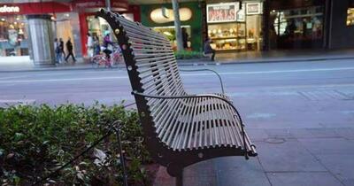 „E o glumă?”/Dezamăgirea unui muncitor: a returnat 23.000 de euro găsiți pe o bancă și a primit o recompensă de doar 18 euro