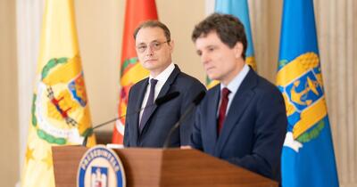Nicușor Dan pariază pe Luca Niculescu: șansele diplomatului de a deveni premier