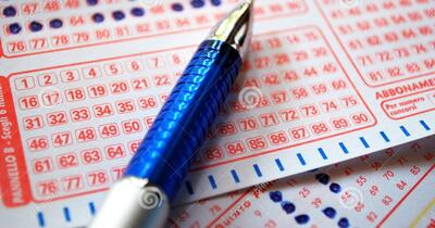 Noroc incredibil pentru o româncă din Italia: a câștigat 500.000 de euro cu un bilet loto de 5 euro: „Intrasem pentru o cafea”