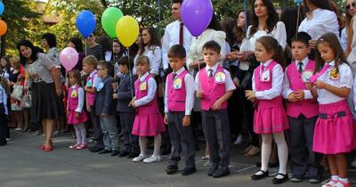 Uniformele devin obligatorii în școli: Senatul a adoptat proiectul de lege