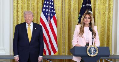 Val de ironii după ce Trump a apărut cu mâinile acoperite cu fond de ten