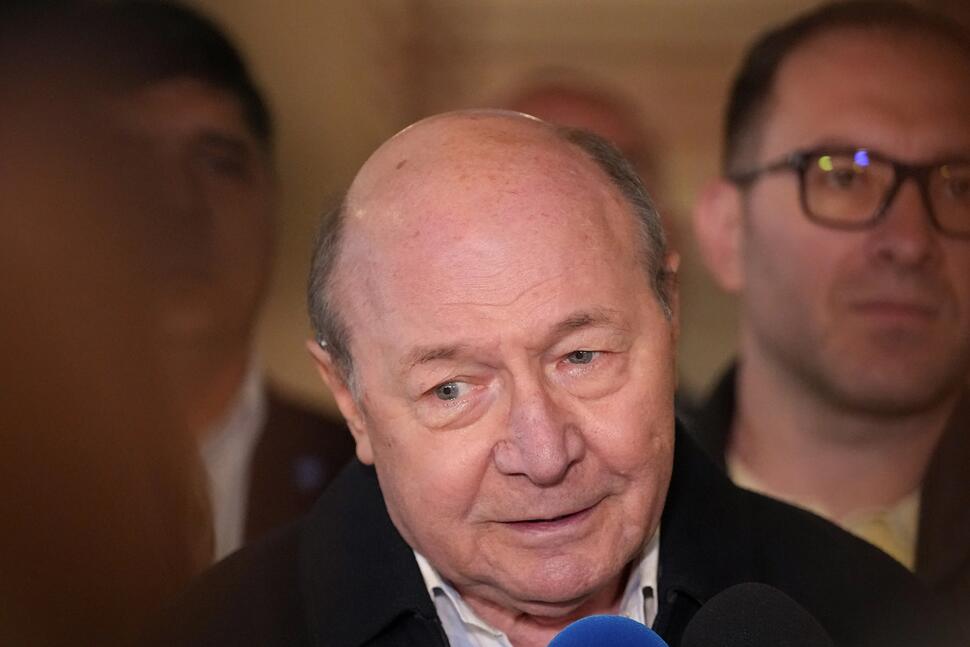 Băsescu îl acuză pe Bolojan că împinge țara spre faliment prin taxe noi