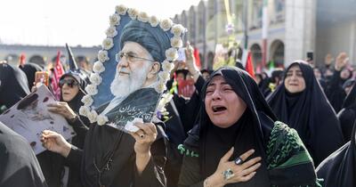 Iranul sub atac american: 14 morți, zeci de răniți și funeraliile lui Khamenei, umbrite