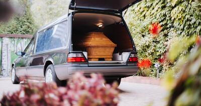 Bani mai mulți pentru înmormântare din 30 martie. În ce situații statul plătește doar jumătate din ajutorul de deces 