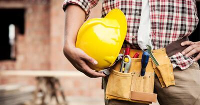 Un francez și-a demolat locuința pentru a alunga românii care o ocupau ilegal. „Nu mai aveam altă opțiune”