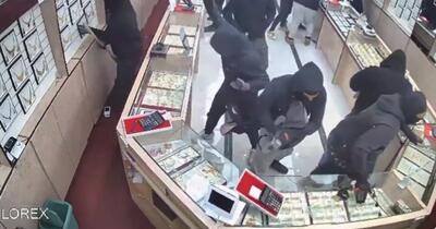 Jaf în 70 de secunde: Cum a fost golit un magazin de bijuterii din California. Hoții au furat aur și diamante de 1,7 milioane de dolari