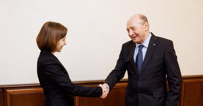 De ce a primit Traian Băsescu abia acum cetățenia moldovenească retrasă de Dodon. Precizările Maiei Sandu