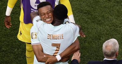 Mbappe și Dembele propulsează Franța în semifinale; Deschamps egalează recordul