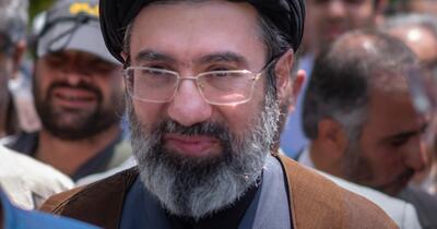 „Numele lui Khamenei va continua”: un înalt oficial iranian sugerează că fiul ayatollahului decedat a fost ales la succesiunea acestuia