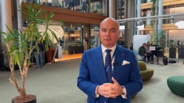 „Operația a reușit, pacientul este aproape mort”/Rareș Bogdan acuză deciziile economice ale lui Ilie Bolojan