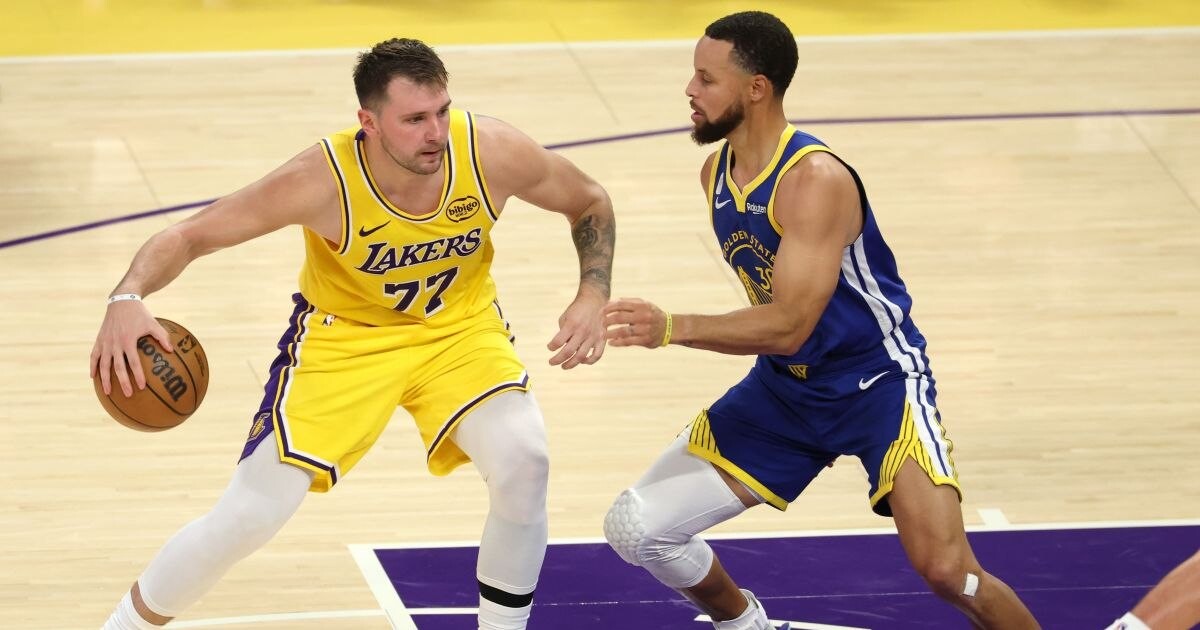 Los Angeles Lakers, franciza NBA vândută cu o sumă record: 12,5 miliarde de dolari