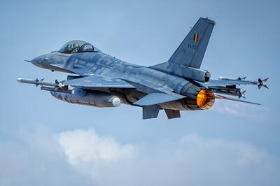 MApN despre drona prăbușită în Galați: Două avioane F-16 şi un elicopter militar, ridicate / Piloții au avut autorizare de angajare a țintei, dar nu au doborât-o