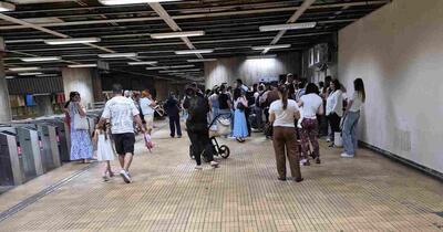 Dezamăgire la Piața Unirii: sute de persoane au stat la coadă la Metrorex, atrași de zvonuri de angajare