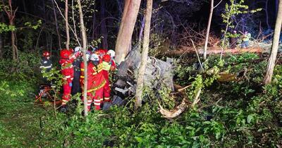 Accident cumplit în Ilfov: doi tineri de 20 de ani au murit după ce mașina lor s-a izbit de un copac și s-a răsturnat