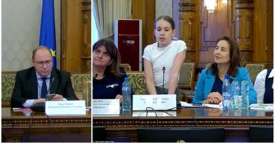 Ministrul Educației își donează salariul, după criticile că stătea pe telefon în timpul discursului unei eleve în lacrimi