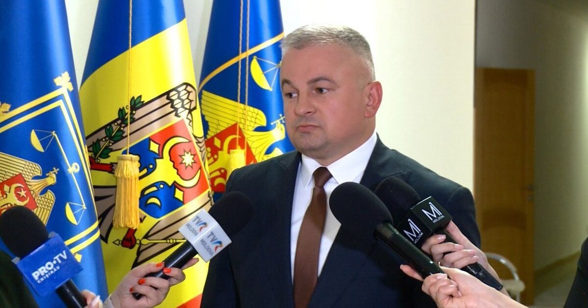 Explicația procurorului general al R. Moldova despre cei 75.000 de euro găsiți în spatele bidoanelor sale de vin: „Părinții mei au muncit și au strâns banii”