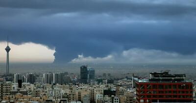 „Nu stați afară”. Nor toxic deasupra Teheranului: locuitorii se plâng de dureri de cap, iritații ale ochilor și dificultăți de respirație