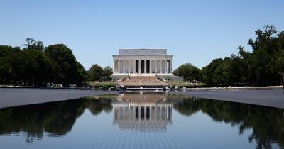 Donald Trump contrazice propriul DOJ: Vandalism sau eroare de construcție la Memorialul Lincoln?