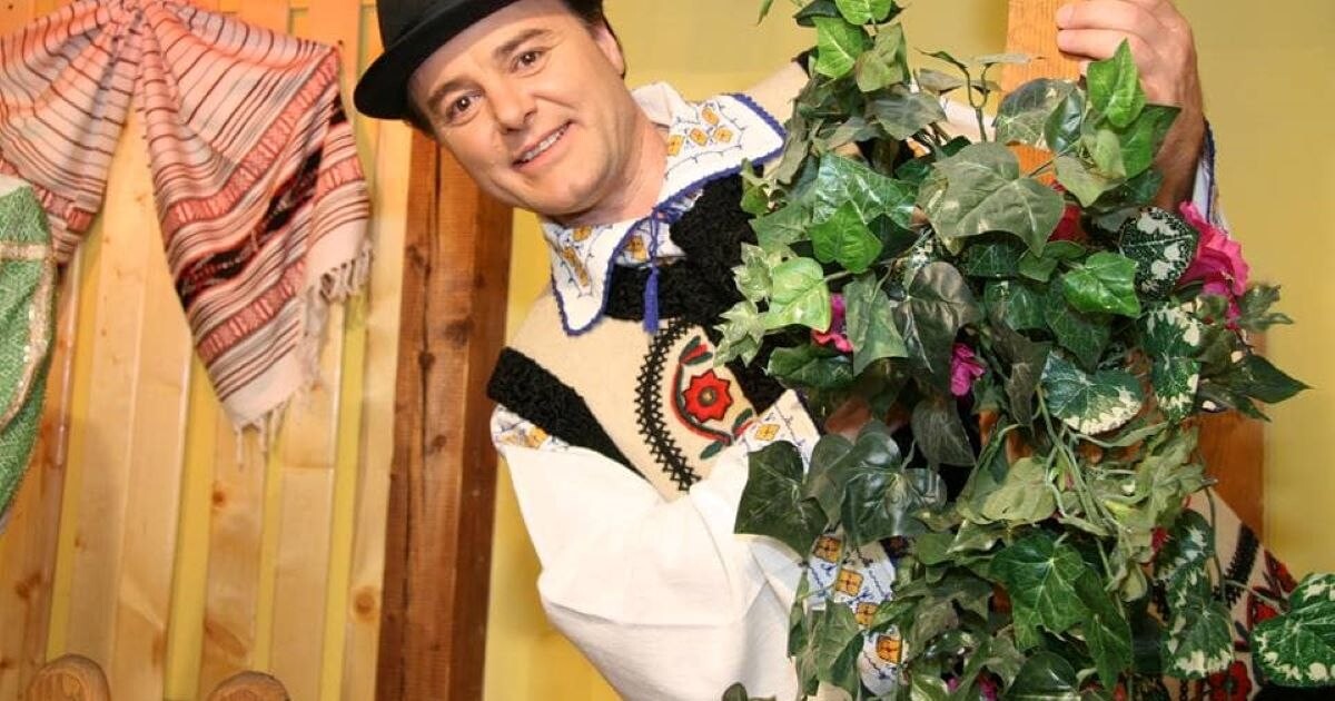 Șoc în folclorul românesc: artist de muzică populară, condamnat la 17 ani de închisoare pentru violarea a trei elevi cărora le preda canto