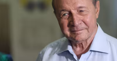 Capcana întinsă de PSD: Băsescu avertizează că Nicușor Dan riscă suspendarea