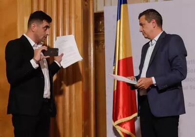 Mirări și întrebări în Securistan/Câteva lucruri care nu se leagă/Cine trage sforile în criza politică? 