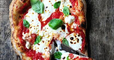 Trei rețete de pizza făcute acasă: de la legendara Margherita la stilul Detroit