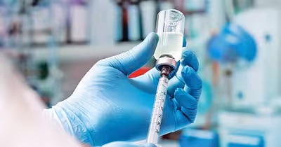 Vaccinul personalizat cu ARNm scade cu 42% riscul recidivei în melanom