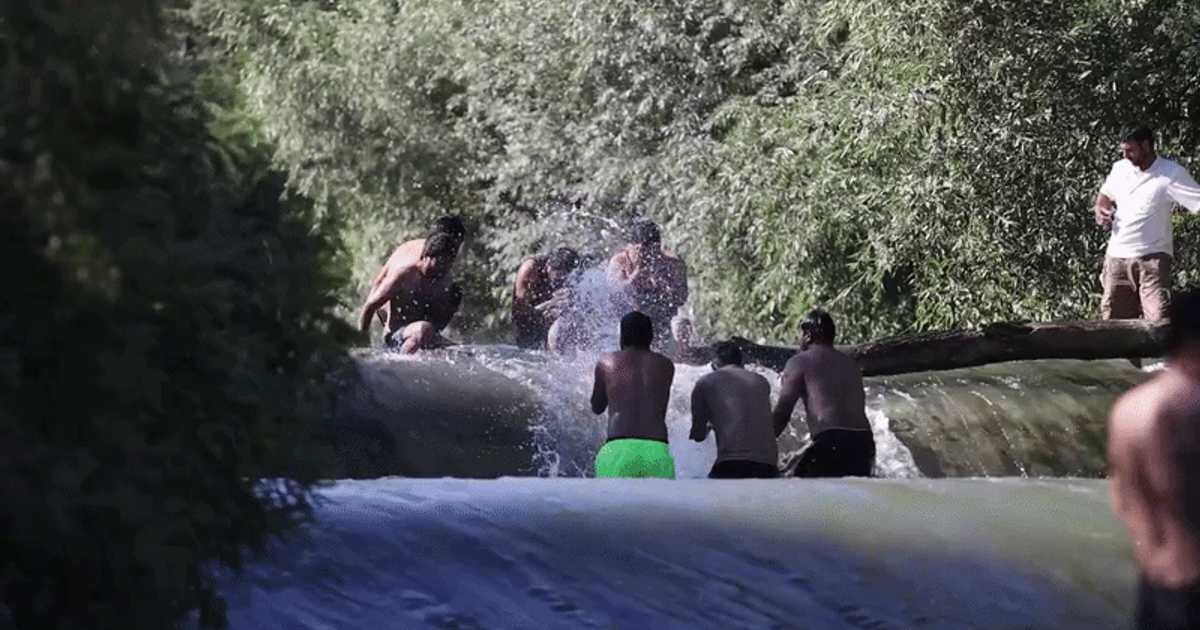 Mai mulți muncitori veniți din țări asiatice, precum Nepal, Sri Lanka, Pakistan și Filipine, au fost filmați în timp ce se răcoreau în apă, alături de localnici, la Ciorogârla
