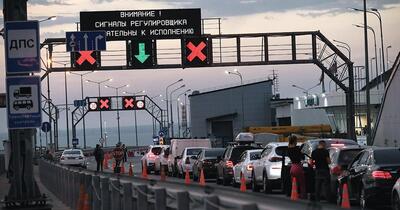 Exod din Crimeea: Mii de vehicule blocate la Podul Kerci, pe fondul intensificării atacurilor ucrainene