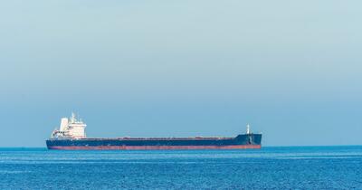 Un petrolier grec, lovit de un „dispozitiv neidentificat” în Marea Neagră. La bord se afla și un român