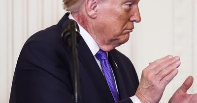 Misterul petei roșii de pe gâtul lui Trump: medicul liderului american spune că iritația va persista câteva săptămâni