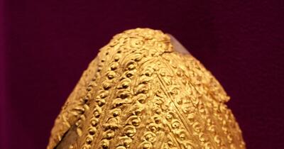 Coiful de la Coțofenești nu este singular în România. Face parte dintr-o serie limitată de coifuri princiare și are inclusiv un „frate geamăn”