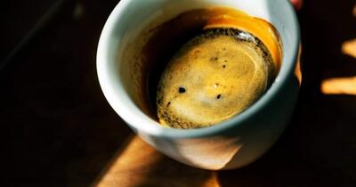 Băutura care poate înlocui cafeaua și nu conține cofeină: calmează organismul, susține digestia și are efect diuretic