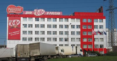 Putin confiscă Nestlé și Auchan: giganții europeni, preluați de o firmă rusă
